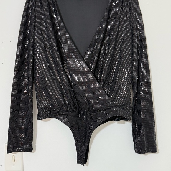 Guess Women’s Sequin Long Sleeve Body Size L Party Elegant - Picture 2 of 8